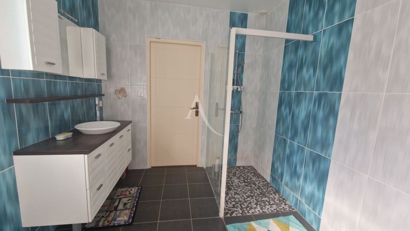 A vendre MAISON  6 PIECES 138 M2 BORD DE MER TALMONT SAINT HILAIRE