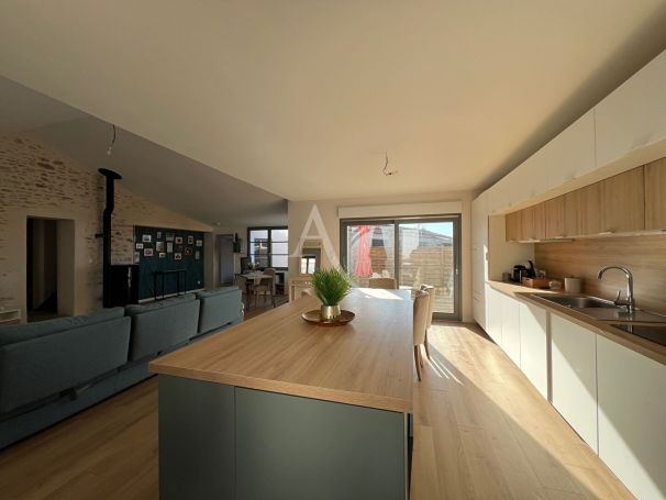 A vendre MAISON  3 PIECES 110 M2 BORD DE MER TALMONT SAINT HILAIRE