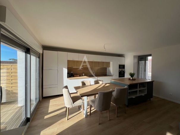 A vendre MAISON  3 PIECES 110 M2 BORD DE MER TALMONT SAINT HILAIRE