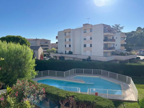 A louer APPARTEMENT T3 67 M2 TERRASSE BORD DE MER CAGNES SUR MER