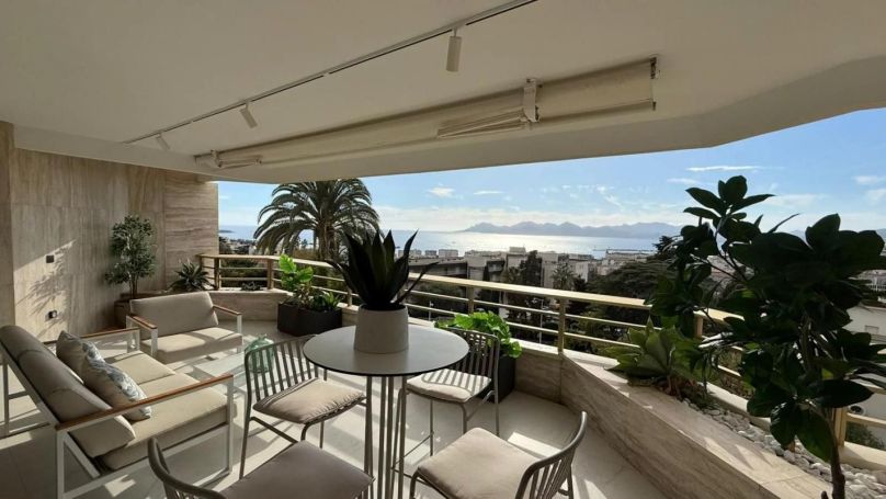 A louer APPARTEMENT DE PRESTIGE T4 100 M2 TERRASSE BORD DE MER CANNES