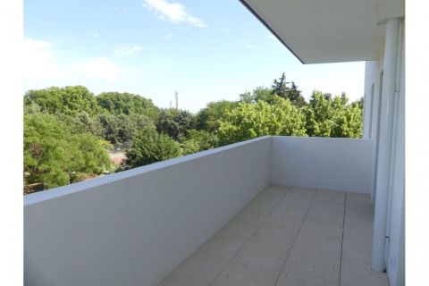 A louer APPARTEMENT NEUF T3 81 M2 TERRASSE BORD DE MER ARES