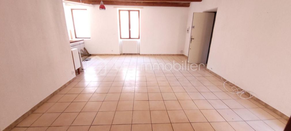 A louer APPARTEMENT T2 50 M2  NIMES