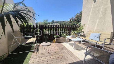 A louer APPARTEMENT T3 61 M2 TERRASSE VUE MER HYERES