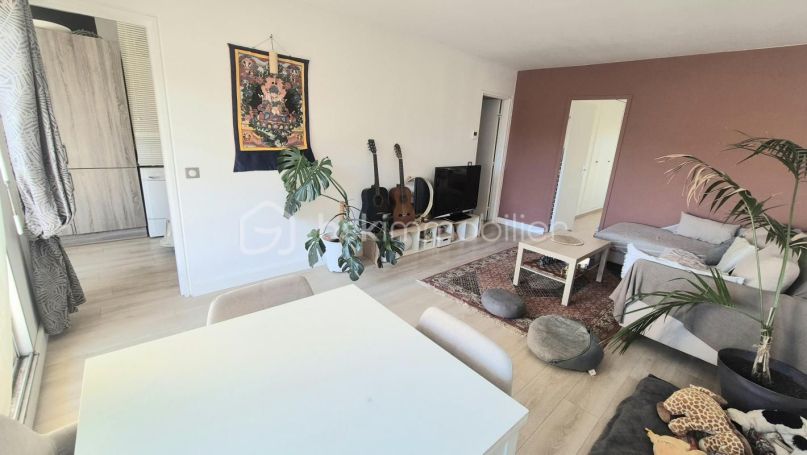 A louer APPARTEMENT T3 61 M2 TERRASSE VUE MER HYERES