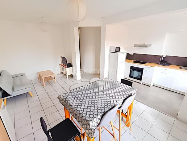 A louer APPARTEMENT T3 55 M2 BORD DE MER TOULON