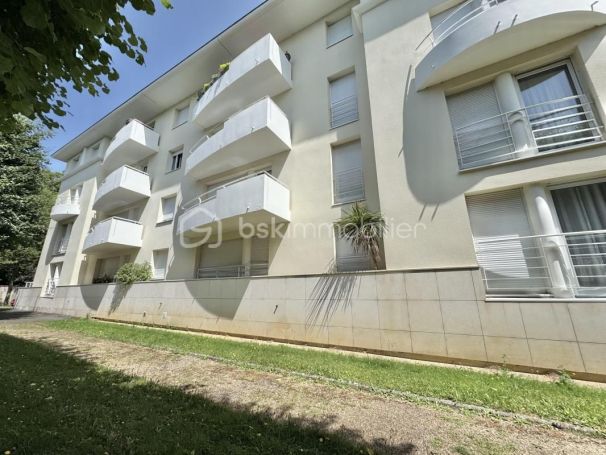 A louer APPARTEMENT T3 86 M2 TERRASSE  CAEN