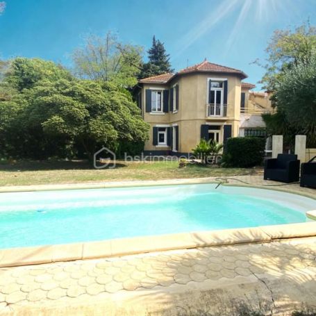 A louer MAISON  DE MAîTRE  SAINT GILLES