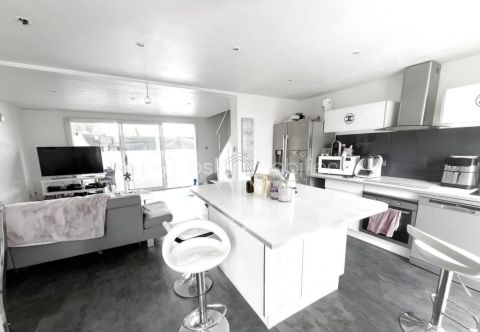 A louer MAISON  CONTEMPORAINE BORD DE MER HYERES