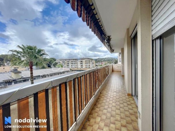 A louer APPARTEMENT T3 63 M2 TERRASSE BORD DE MER LE CANNET