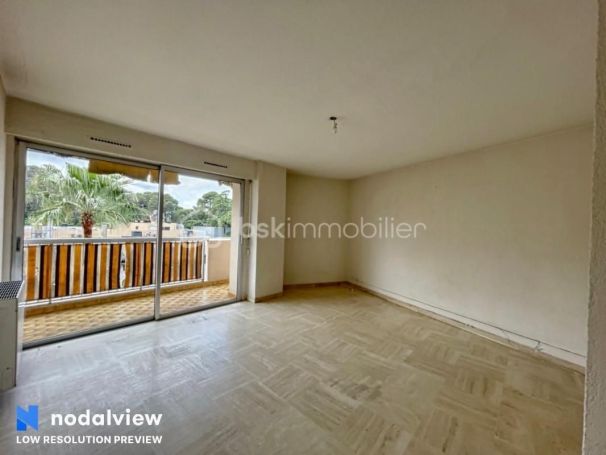 A louer APPARTEMENT T3 63 M2 TERRASSE BORD DE MER LE CANNET