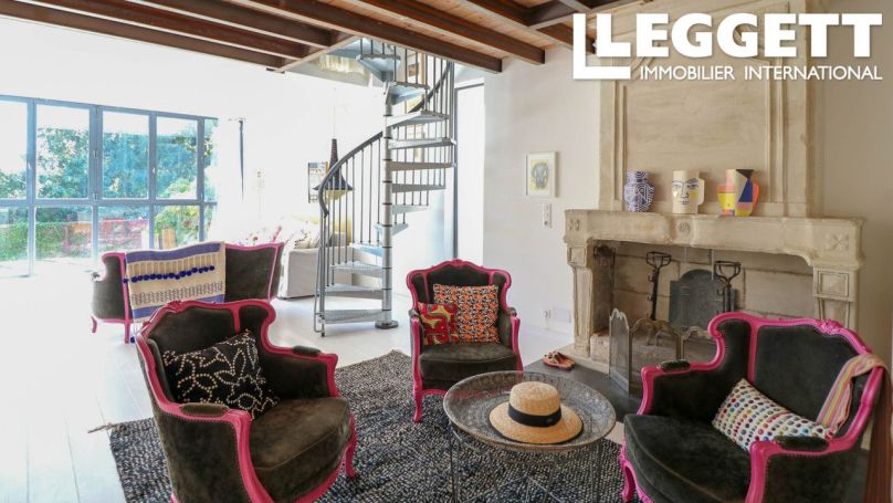 A louer LOFT  3 PIECES 107 M2  UZES