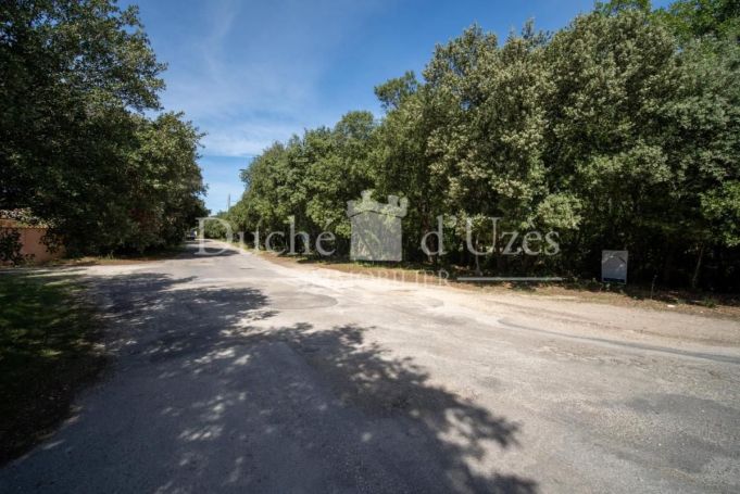 A vendre TERRAIN 600 M2  UZES