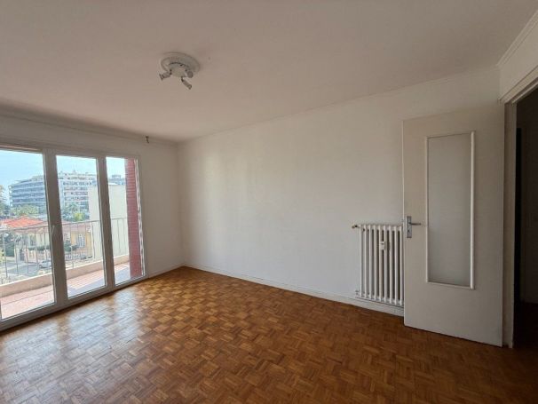 A louer APPARTEMENT T3 60 M2 BORD DE MER NICE