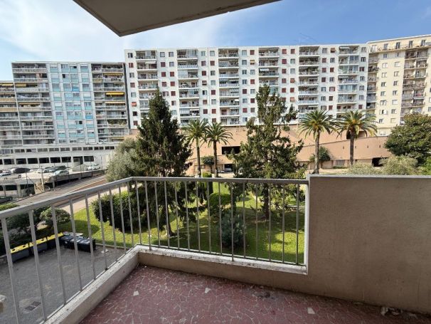 A louer APPARTEMENT T3 60 M2 BORD DE MER NICE