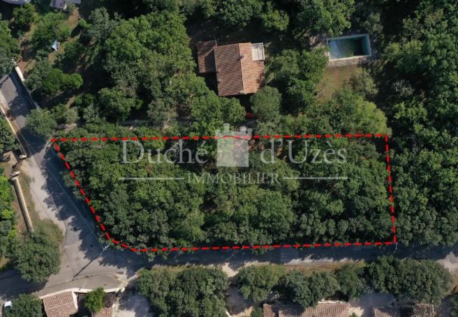 A vendre TERRAIN 600 M2  UZES