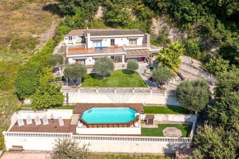 A louer MAISON  CONTEMPORAINE BORD DE MER CAGNES SUR MER