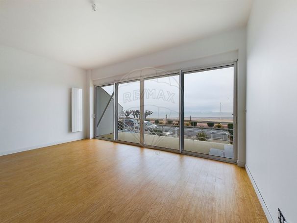 A louer APPARTEMENT T3 57 M2 TERRASSE PIEDS DANS L'EAU ROYAN