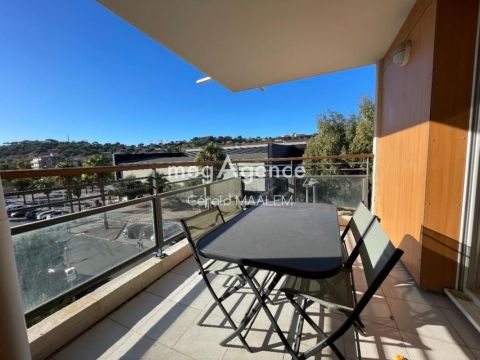 A louer APPARTEMENT DE PRESTIGE T3 66 M2 TERRASSE BORD DE MER CAVALAIRE SUR MER