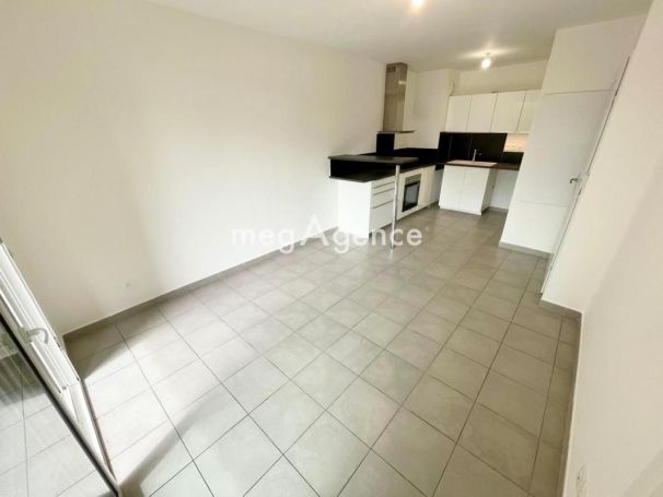 A louer APPARTEMENT T2 40 M2 BORD DE MER TOULON