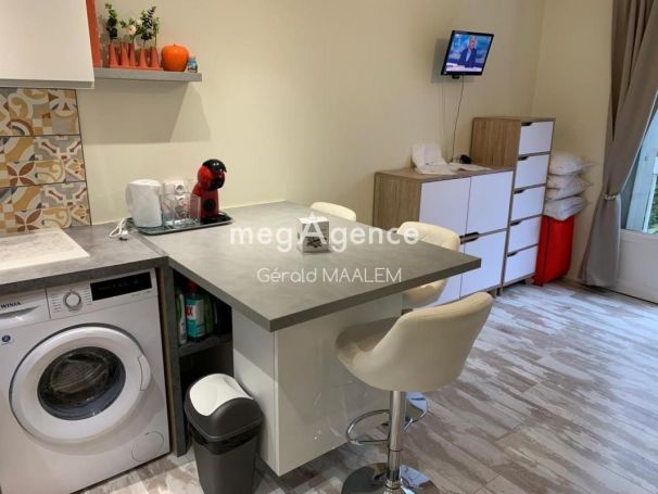 A louer STUDIO NEUF  19 M2 BORD DE MER SAINT RAPHAEL