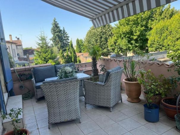 A louer APPARTEMENT DUPLEX T5 127 M2 TERRASSE  SAINT JEAN D ANGELY