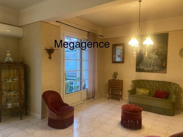 A louer APPARTEMENT T5 123 M2 TERRASSE BORD DE MER HYERES