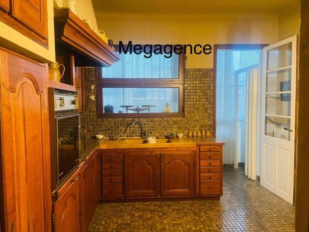 A louer APPARTEMENT T5 123 M2 TERRASSE BORD DE MER HYERES