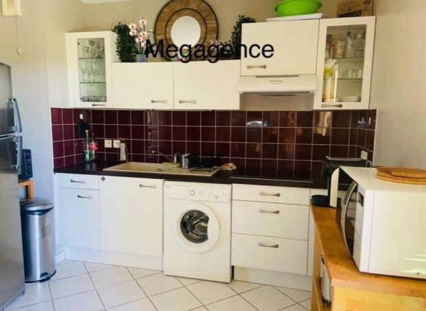 A louer APPARTEMENT T2 47 M2 TERRASSE BORD DE MER HYERES