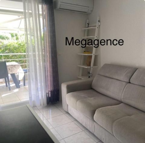 A louer APPARTEMENT T2 27 M2 TERRASSE PLAGE à PIED LE LAVANDOU