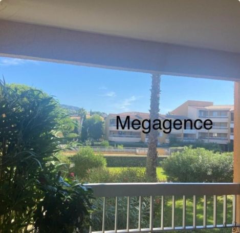 A louer APPARTEMENT T3 34 M2 TERRASSE BORD DE MER LE LAVANDOU