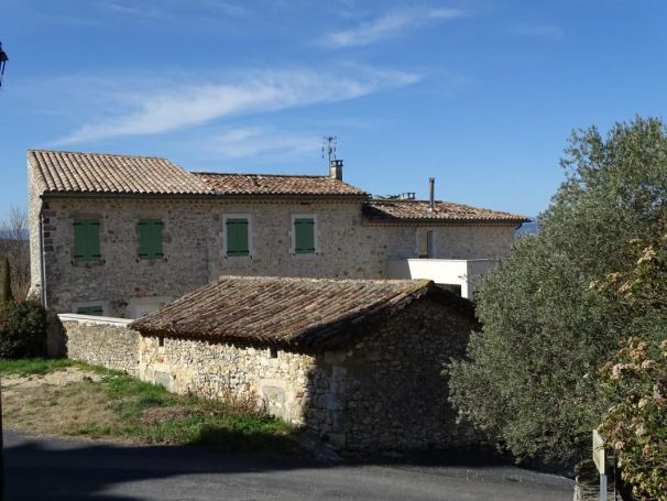 A louer APPARTEMENT  150 M2 TERRASSE  UZES