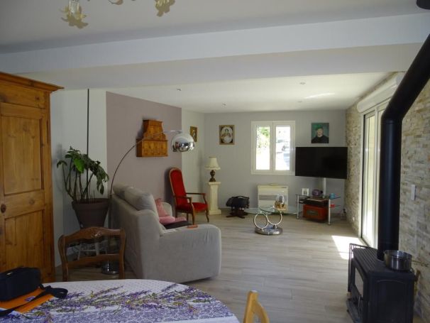 A louer APPARTEMENT 150 M2 TERRASSE UZES