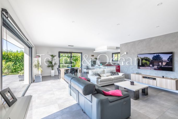 A louer MAISON  6 PIECES 134 M2  PEYREHORADE