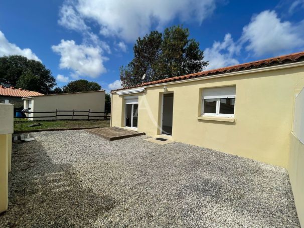 A vendre MAISON  3 PIECES 480 M2  LE BERNARD
