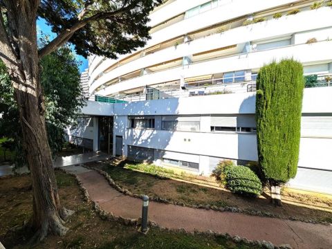 A louer STUDIO  18 M2 BORD DE MER VILLENEUVE LOUBET