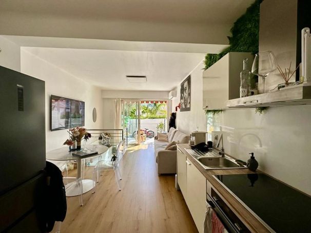 A louer APPARTEMENT T2 45 M2 TERRASSE PLAGE à PIED VILLENEUVE LOUBET