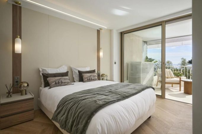 A louer APPARTEMENT T4 101 M2 TERRASSE PIEDS DANS L'EAU CANNES