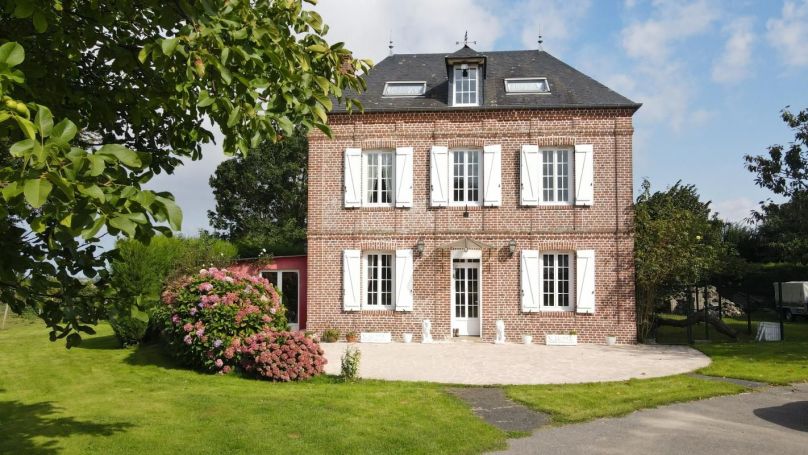 A vendre Maison de maître et centre équestre à  vendre proche Veules les roses et St Valery en caux (76)