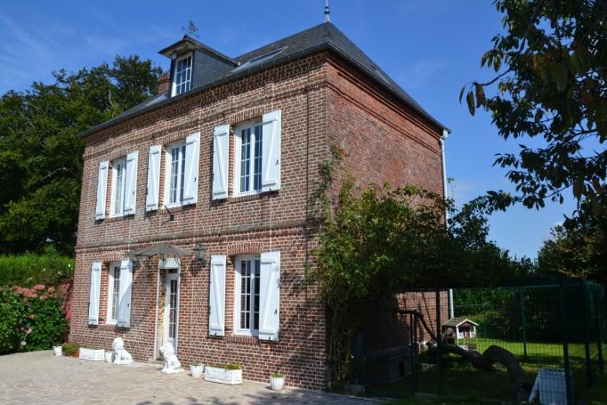 A vendre Maison de maître et centre équestre à  vendre proche Veules les roses et St Valery en caux (76)