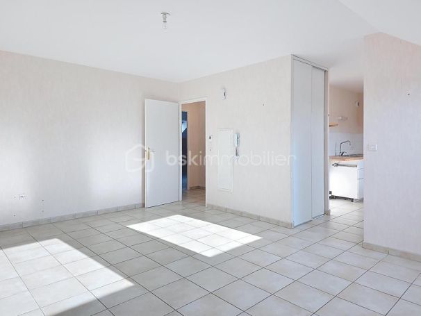A louer APPARTEMENT T3 69 M2  VENDIN LE VIEIL