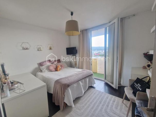 A louer APPARTEMENT T4 70 M2 BORD DE MER TOULON