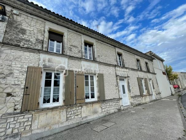 A louer LONGèRE  8 PIECES 180 M2  JARNAC CHAMPAGNE