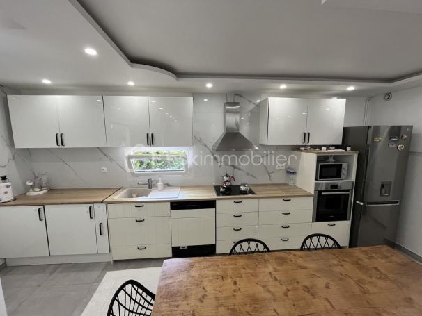 A louer APPARTEMENT NEUF T3 65 M2 TERRASSE BORD DE MER DRAGUIGNAN