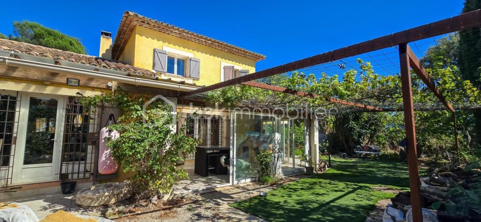 A vendre MAISON  6 PIECES 180 M2 BORD DE MER SAINTE MAXIME