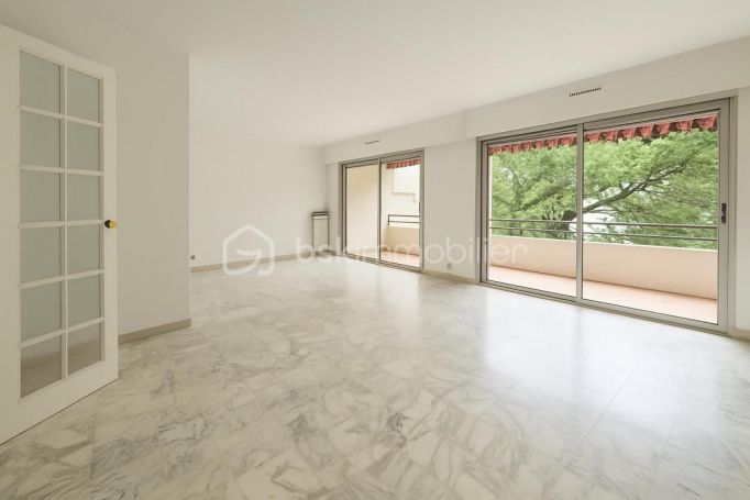 A louer APPARTEMENT T4 75 M2 TERRASSE BORD DE MER TOULON