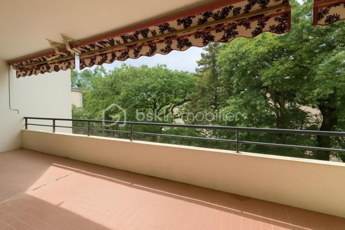 A louer APPARTEMENT T4 75 M2 TERRASSE BORD DE MER TOULON