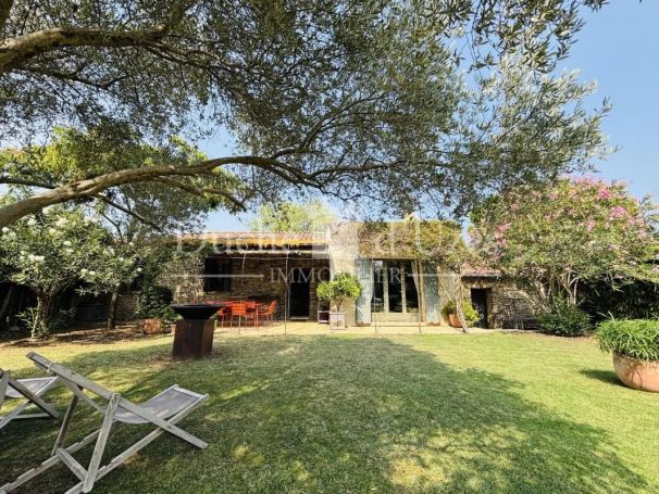 A louer MAISON  DE MAîTRE  UZES