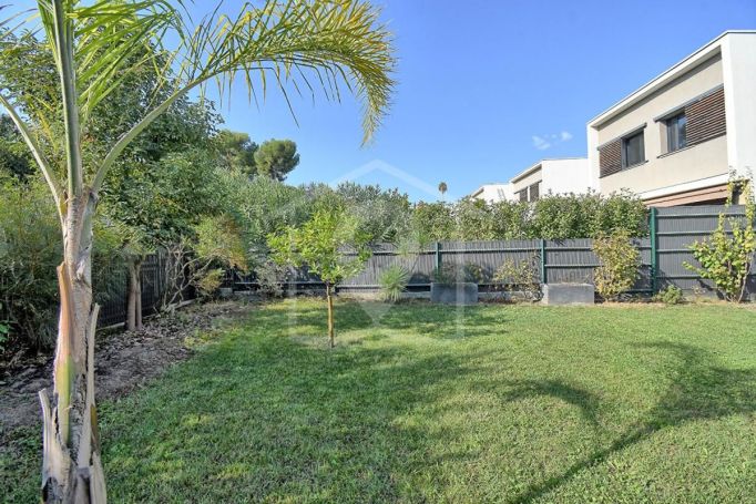 A louer MAISON  4 PIECES 94 M2 BORD DE MER ANTIBES