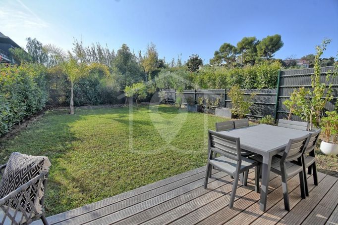 A louer MAISON  4 PIECES 94 M2 BORD DE MER ANTIBES